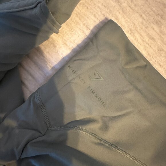 WORKOUT BUNDLE: CSB, STRUT THIS (REVOLVE), GYM SHARK (8 pieces total) - Picture 3 of 15